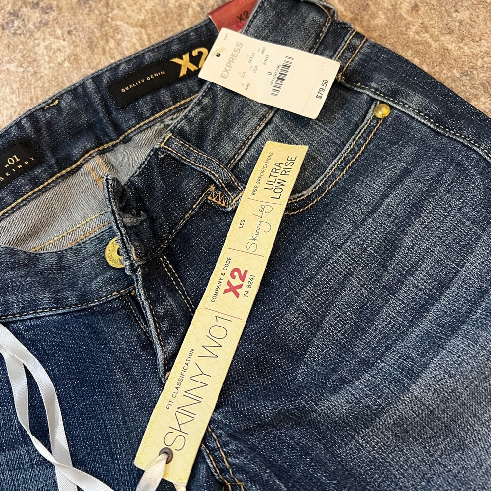 Straight leg jeans size 0 could fit 2 too